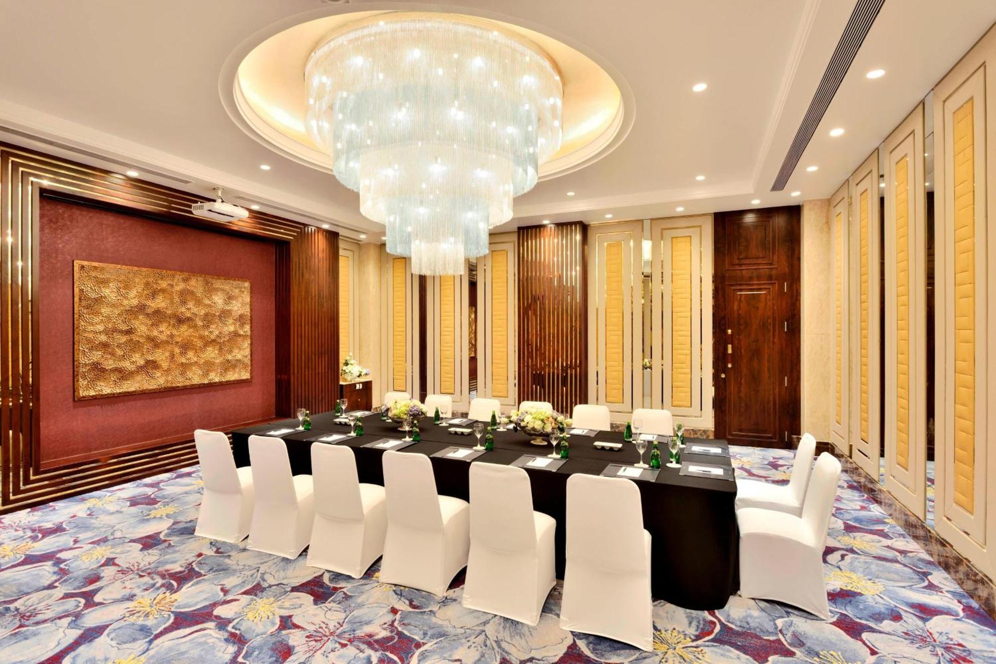 Hotel Sheraton Grand Bund Garden Pune