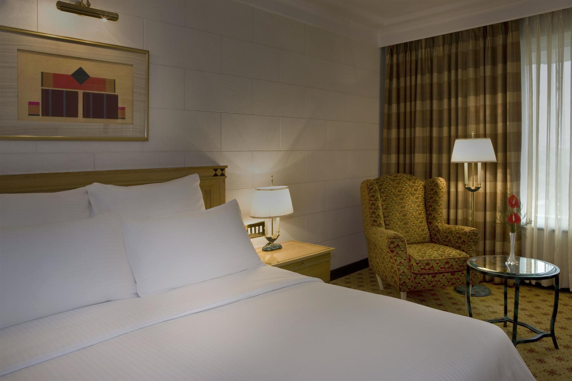 Sheraton Grand Bund Garden Hotel 5*